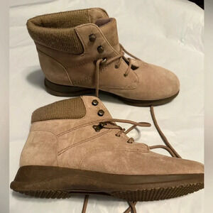 BAsport boots tan size 9